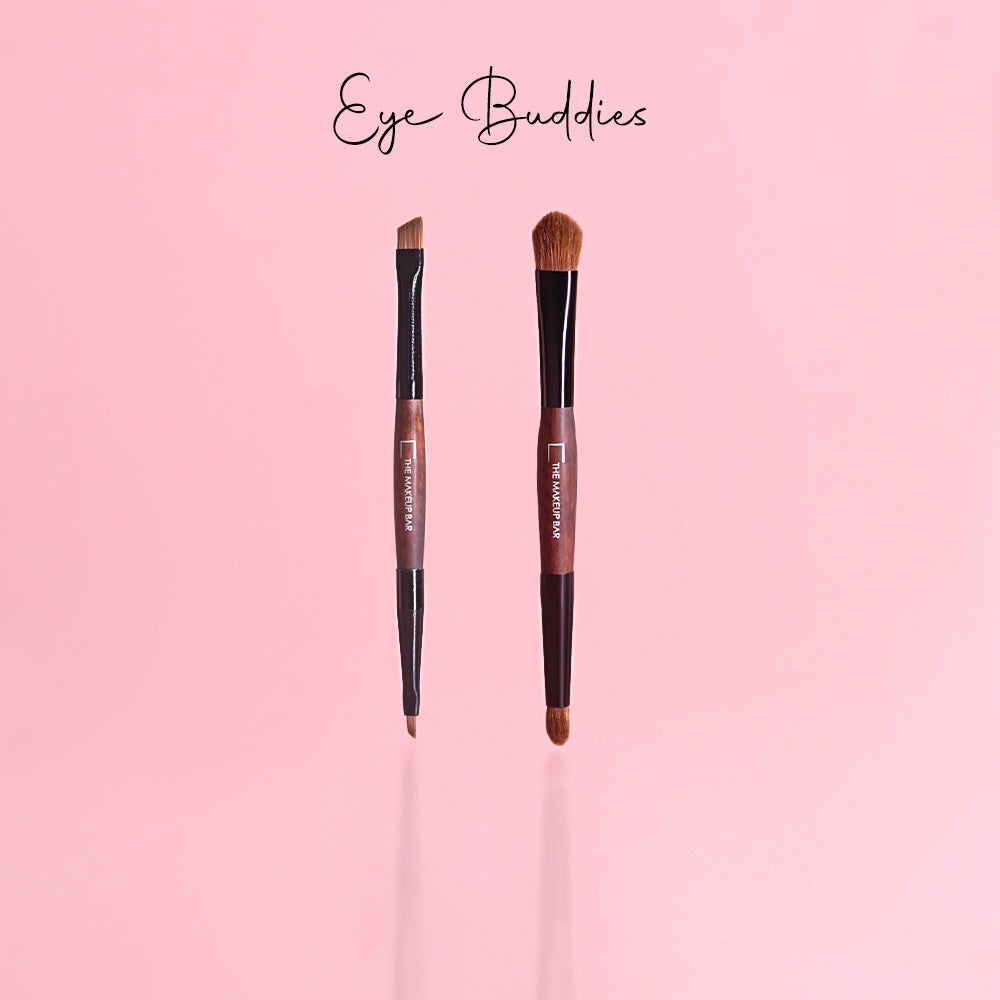 Real Techniques Everyday Essentials + Sponge Kit, Makeup Brushes & Makeup Blending Sponge Set, For Foundation, Blush, Bronzer, Eyeshadow, & Powder, Vegan Synthetic Bristles, 5 Piece Set