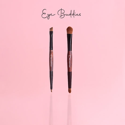 Real Techniques Everyday Essentials + Sponge Kit, Makeup Brushes & Makeup Blending Sponge Set, For Foundation, Blush, Bronzer, Eyeshadow, & Powder, Vegan Synthetic Bristles, 5 Piece Set