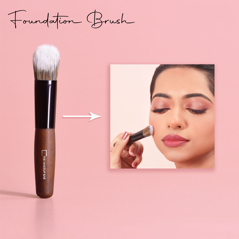 Real Techniques Everyday Essentials + Sponge Kit, Makeup Brushes & Makeup Blending Sponge Set, For Foundation, Blush, Bronzer, Eyeshadow, & Powder, Vegan Synthetic Bristles, 5 Piece Set